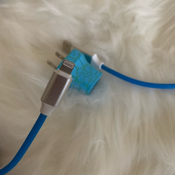 Blue Responsive (iPhone) Car Charger With Free Power Block - Picture 6 of 8